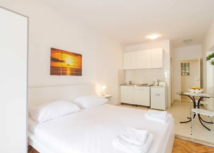 House Ariva - With Balcony 2 Adults - A2 아파트 *